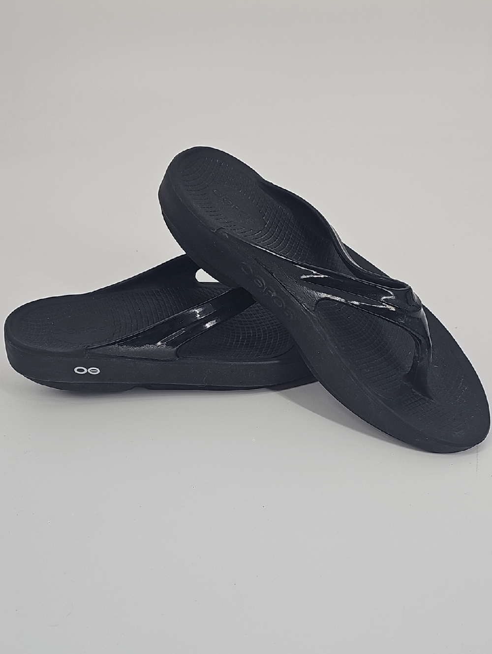 OOFOS Black Women's Recovery Flip Sandals